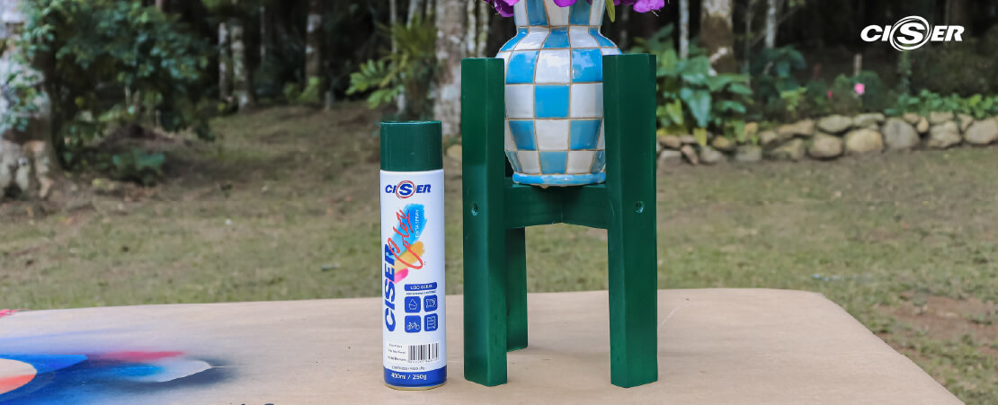 Saiba como pintar madeira em projetos de DIY com as tintas spray da Ciser