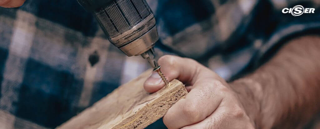 Os tipos de parafuso para madeira devem ser usados em apenas um tipo de substrato.