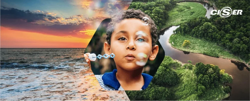 Duas imagens de ecossistemas, uma de uma praia e outra de campo com uma criança fazendo bola de sabão no centro.